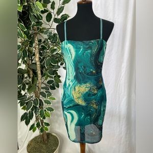 Optional spaghetti strap or sleeves dress!